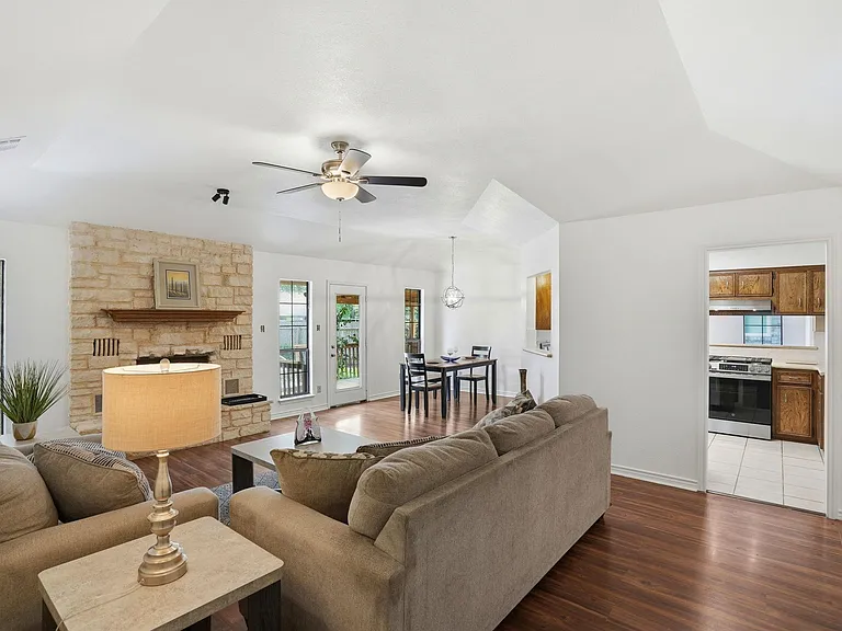 306 Woodstone Dr — Photo 11