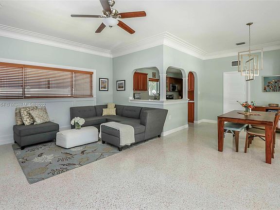 5th image of 700 N 13th Ave