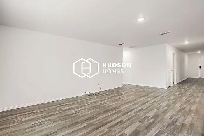 3 bed, 2.0 bath, 1600 sqft, $1,575 — Photo 4