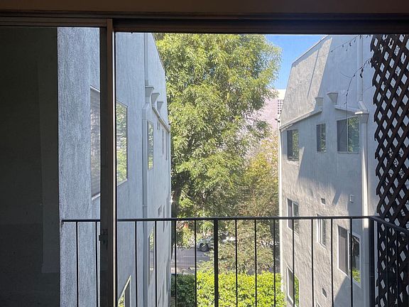 3rd image of 532 N Rossmore Ave APT 308