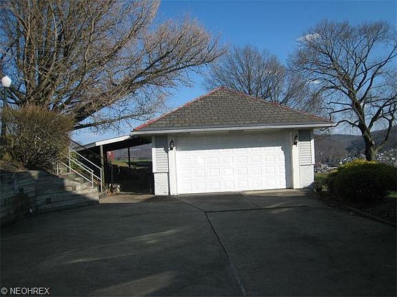 4th image of 412 Thompson Ave