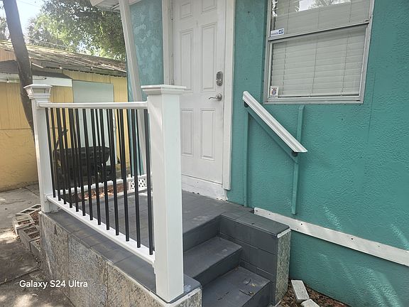 4th image of 8826 Oak St #B