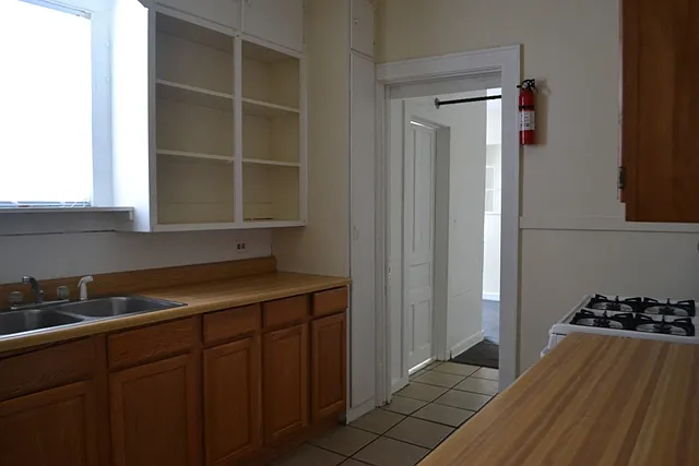 5 bed, 1800 sqft, $2,400 — Photo 2