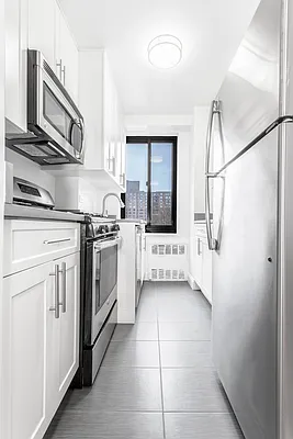 Rented by Olnick Organization | media 7