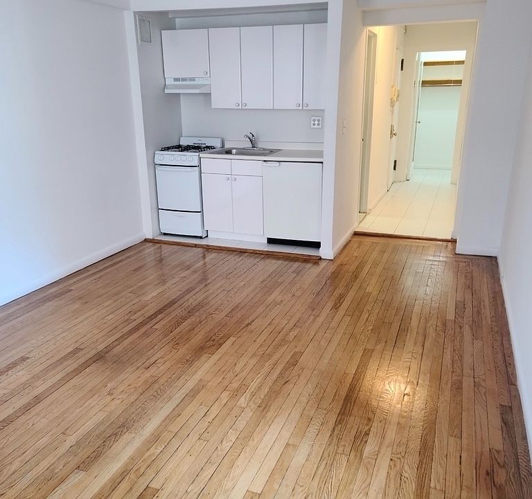 1st image of 150 E 39th St APT 807