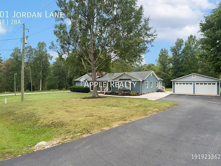 101 Jordan Ln — Photo 20