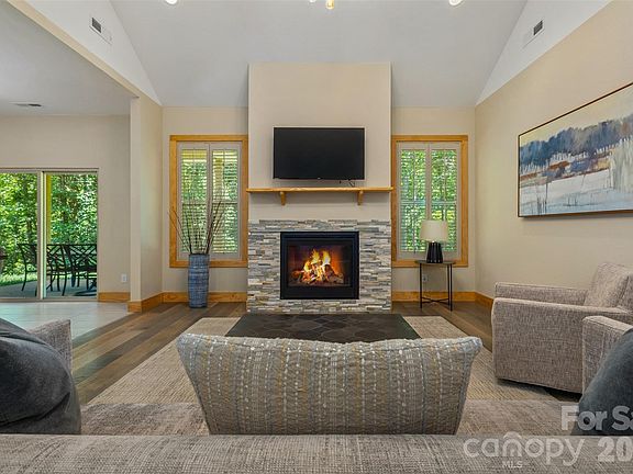 3rd image of 48 River Walk Dr