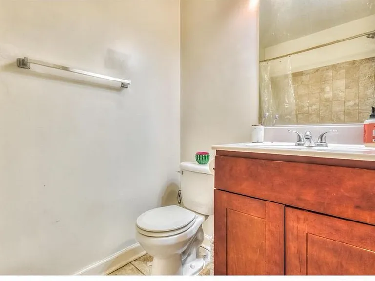 1626 Light St — Photo 16