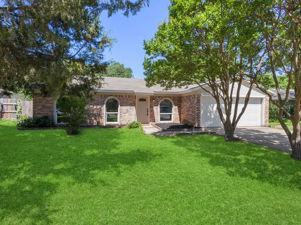 6206 Springwood Dr, Arlington, TX 76001