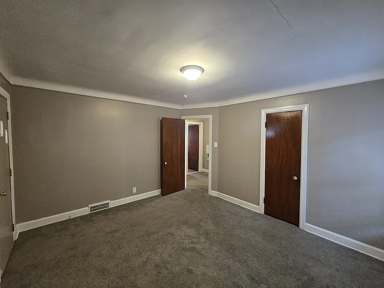 9657 E Outer Dr #1 — Photo 16
