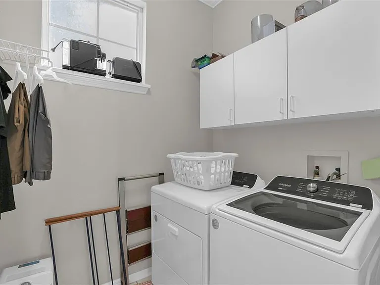 2165 Ridgewood St — Photo 16