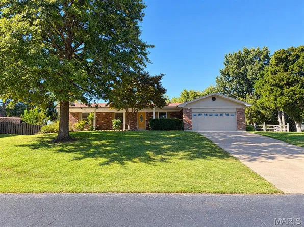 357 Beaver Lake Dr, Saint Charles, MO 63303