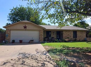 1518 Morningside Dr, Cleburne, TX 76033