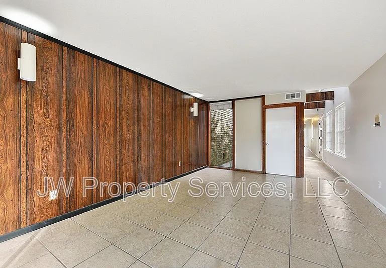 309 Lilac St — Photo 4