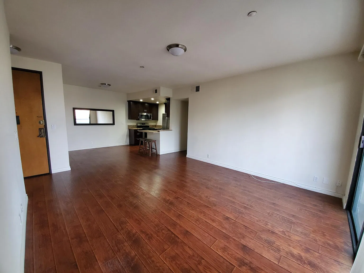 1 bed, 700 sqft, $2,180 — Photo 2
