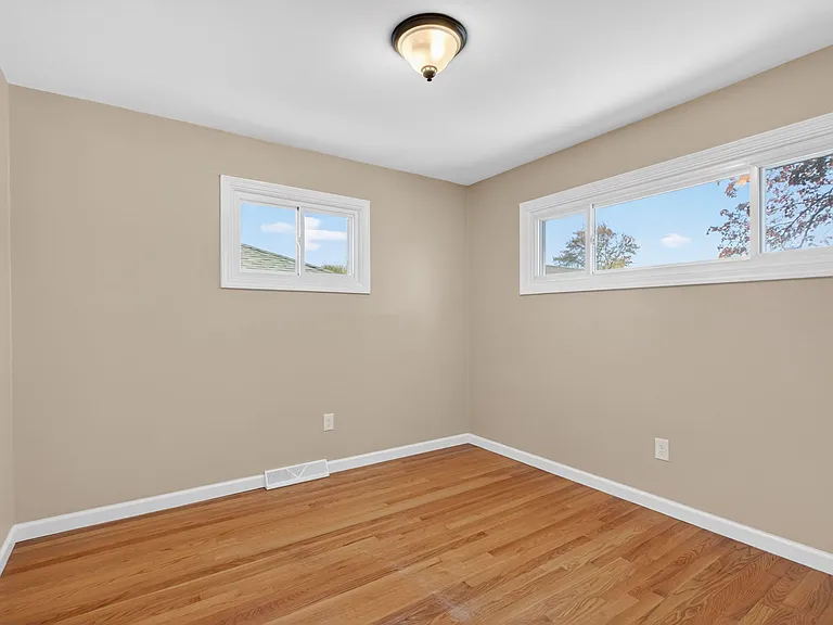 614 Park Ave — Photo 24