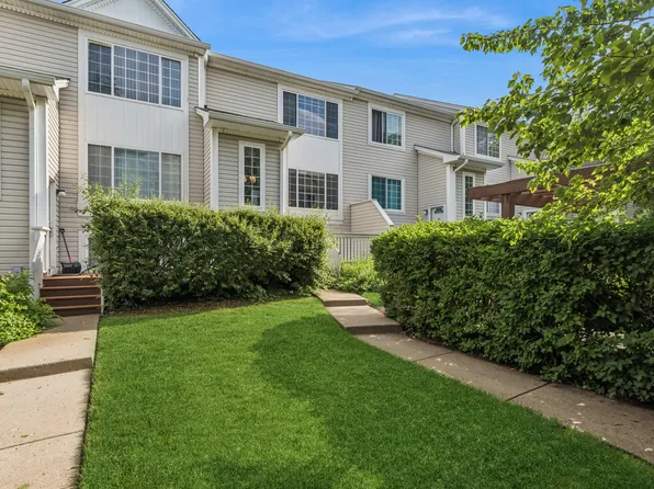 49 S Treehouse Ln #49, Round Lake, IL 60073