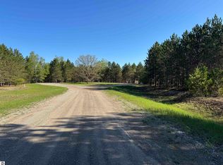 11882 Country Acres Dr, Interlochen, MI