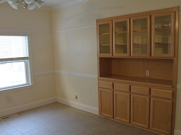 4th image of 2211 I St