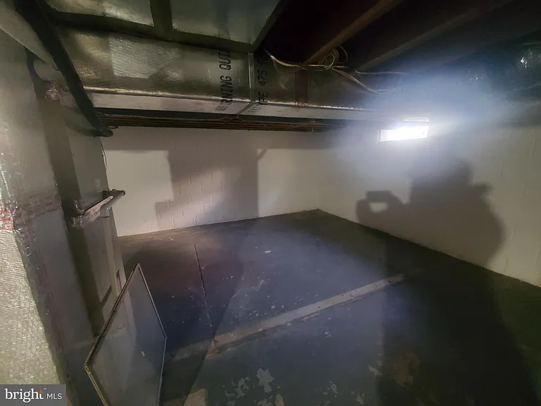 73 Upland Ave — Photo 34
