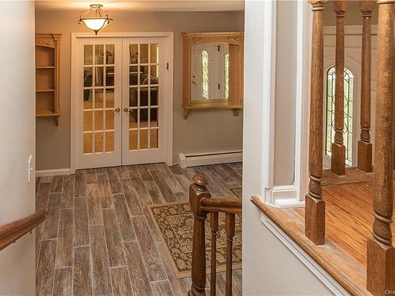 5th image of 21 Twin Brooks Dr