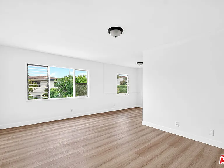 4777 San Vicente Blvd #8 — Photo 9