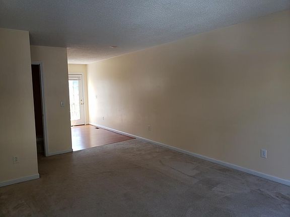 4th image of 9 Lake Village Ct #9