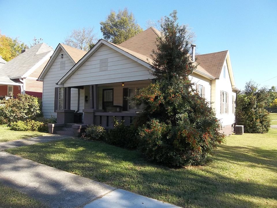 1st image of 700 NE Eleanor St
