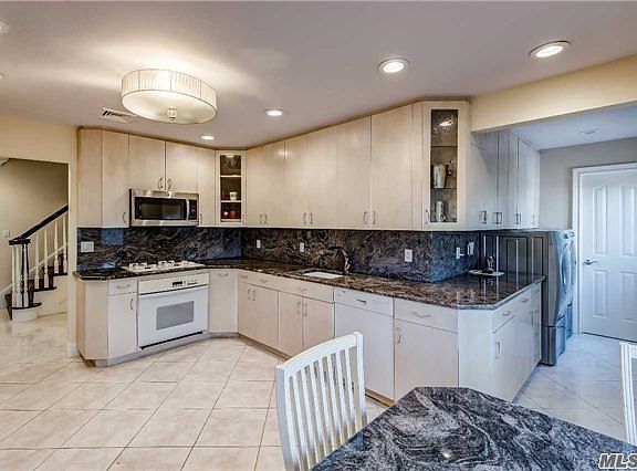 4th image of 11 Reni Ct