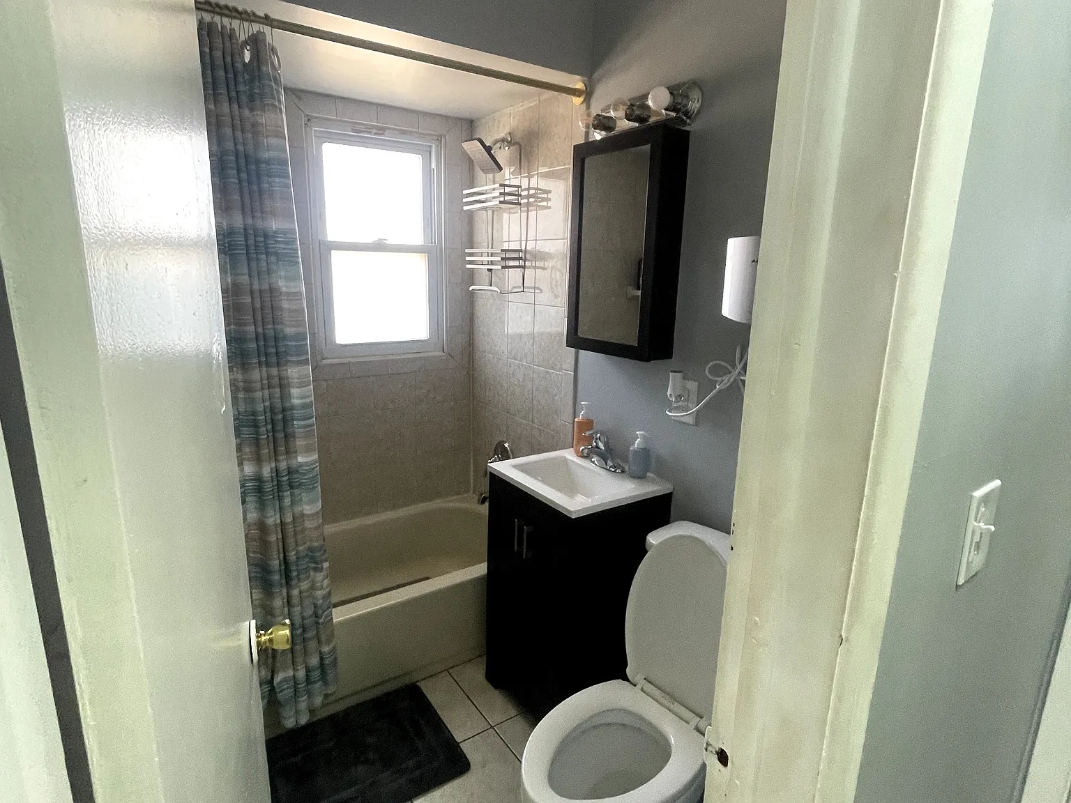 1 bed, 900 sqft, $2,500 — Photo 3