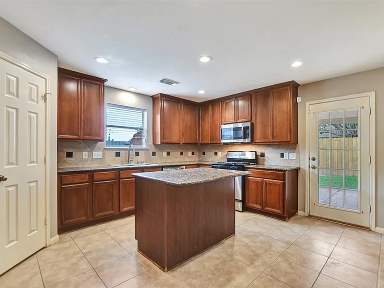 5410 Spring Oak Dr — Photo 15