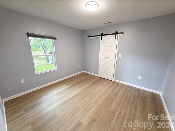 4th image of 1013 Elm St