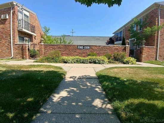 2306 W Forteen Mile Rd, Royal Oak, MI 48073