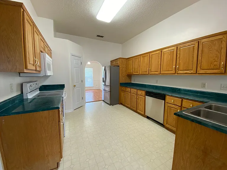 1835 Lawnwoods Dr — Photo 11