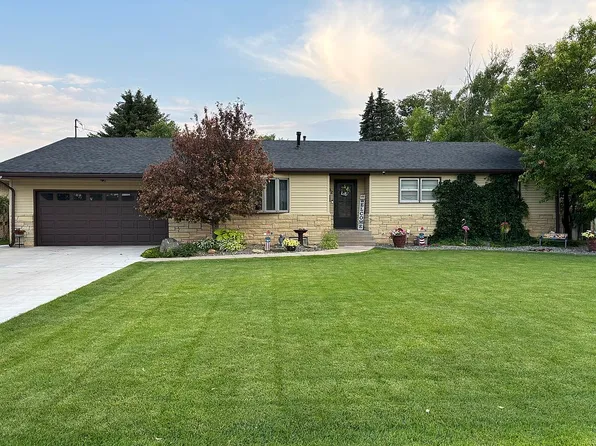 602 Hillcrest Dr, Scottsbluff, NE 69361