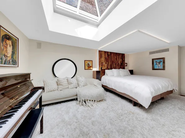 34 Gramercy Park East image 8 of 19