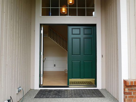 4th image of 720 NW Datewood Dr