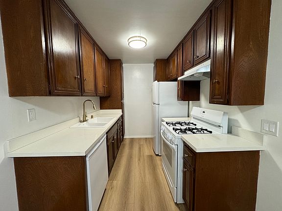 5th image of 1220 Wellesley Ave APT 3