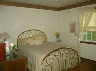 2 Jefferson Dr, Spotswood, NJ 08884