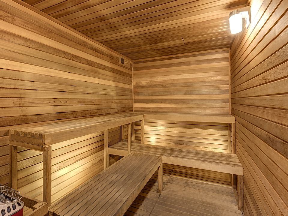 Apartments in Valley Village, CA - Community Sauna