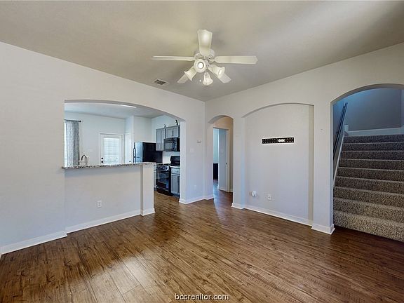 4th image of 3905 Victoria Ave