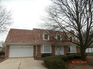 2045 Gladstone Dr, Wheaton, IL