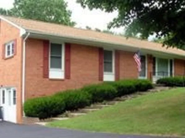 271 British Woods Dr, Roanoke, VA 24019