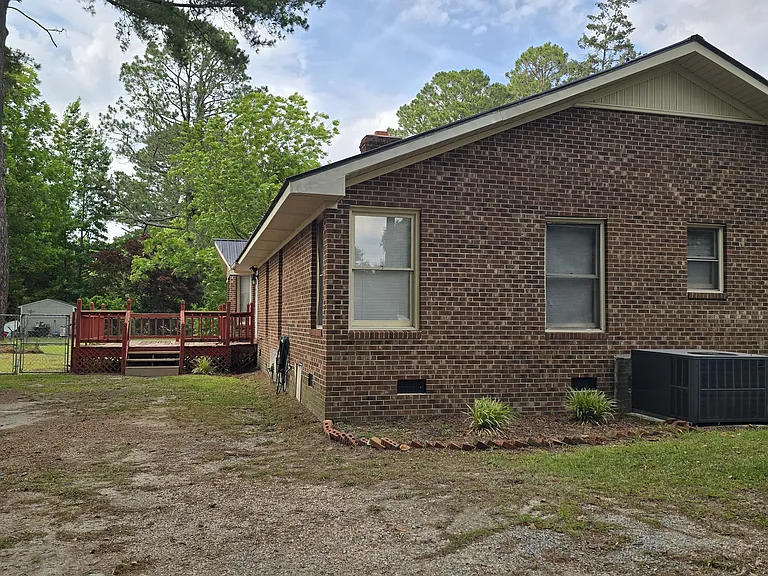 401 Pecan St — Photo 3