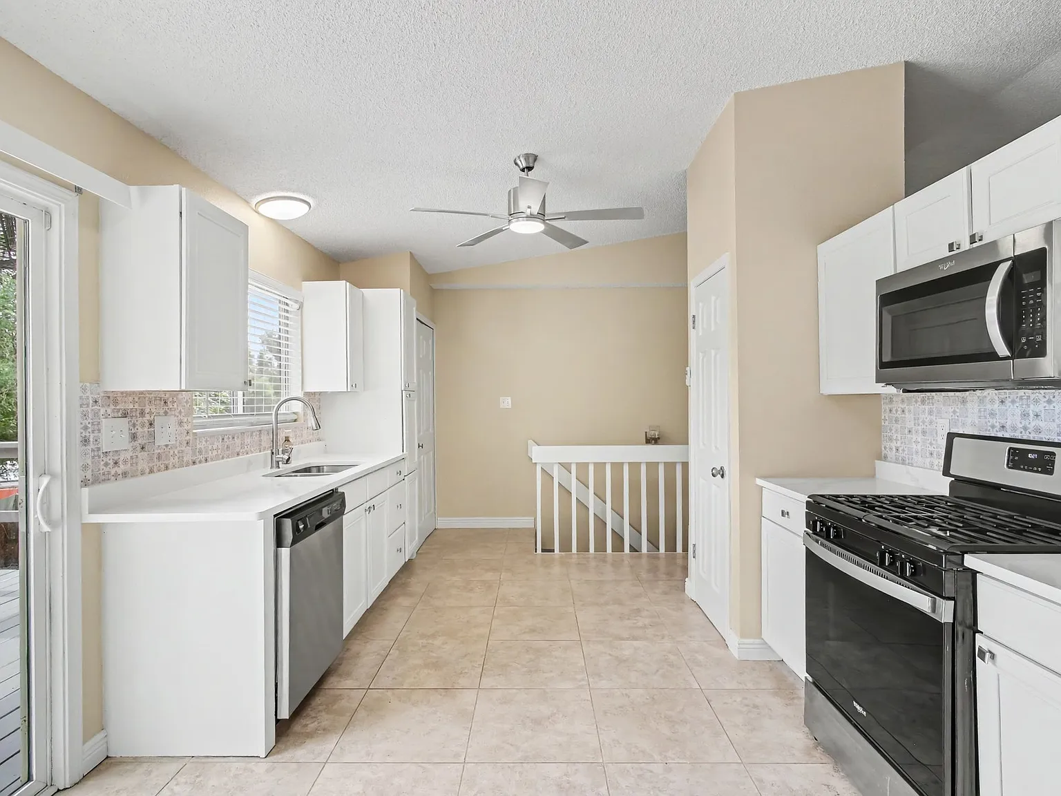 4 bed, 2373 sqft, $2,374 — Photo 4