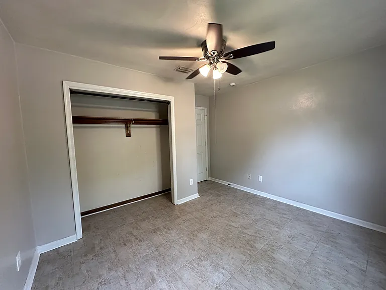 909 Chigwell Rd — Photo 20