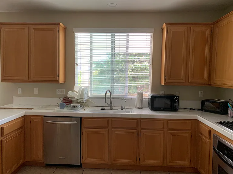 405 S Mountain View St — Photo 4