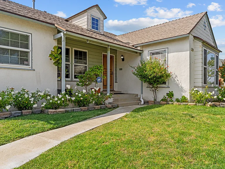 Front view of home