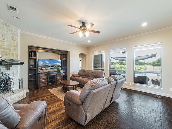 5th image of 2615 Laurel Oaks