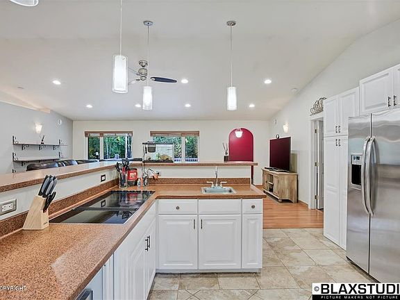 3rd image of 2320 Planters Ln